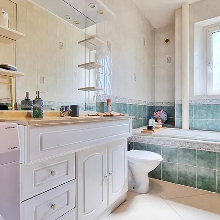 Le Doux Sejour 3 Bedroom 5 People Bathtub Lägenhet
